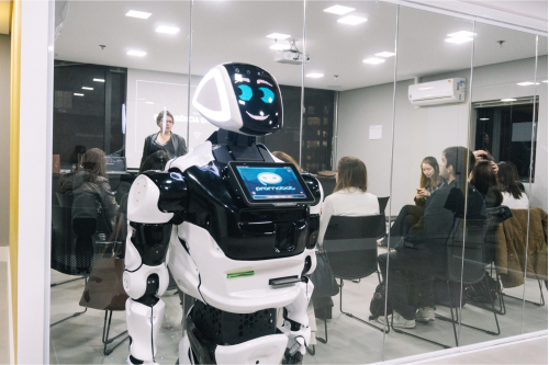 Вау! Робот Аренда роботов Promobot v4. Оригинальное поздравление сотрудников офисе.