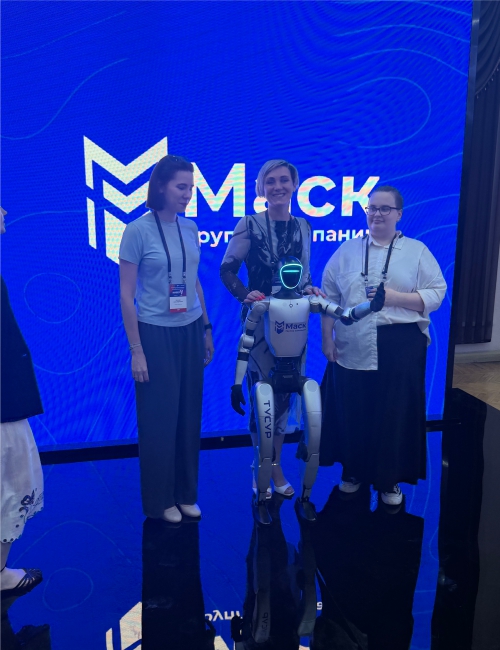 Роботы Unitree G1 на форуме КИБЕР V. ВауРобот