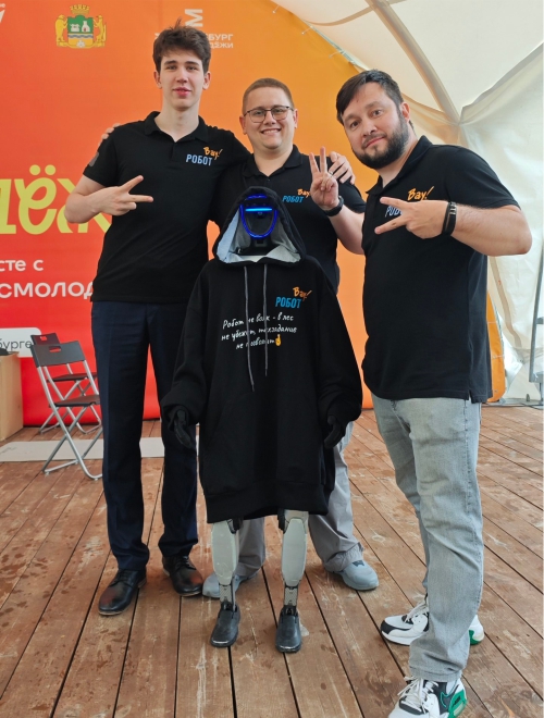Юбилей «Уралочки» с роботами Unitree G1 и роботом- художником скетчботом. ВауРобот