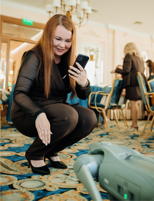 Роботы Промобот и Unitree Go2 на воркшопе ВТБ в Челябинске. ВауРобот